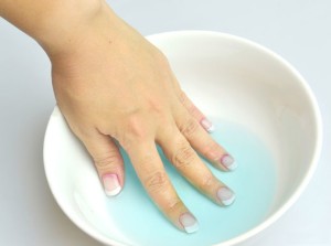 how to take off acrylic nails using acetone